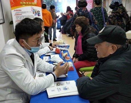 网3月21日讯(记者 董婉愉)全市每一个社区都必须建设居家养老服务中心
